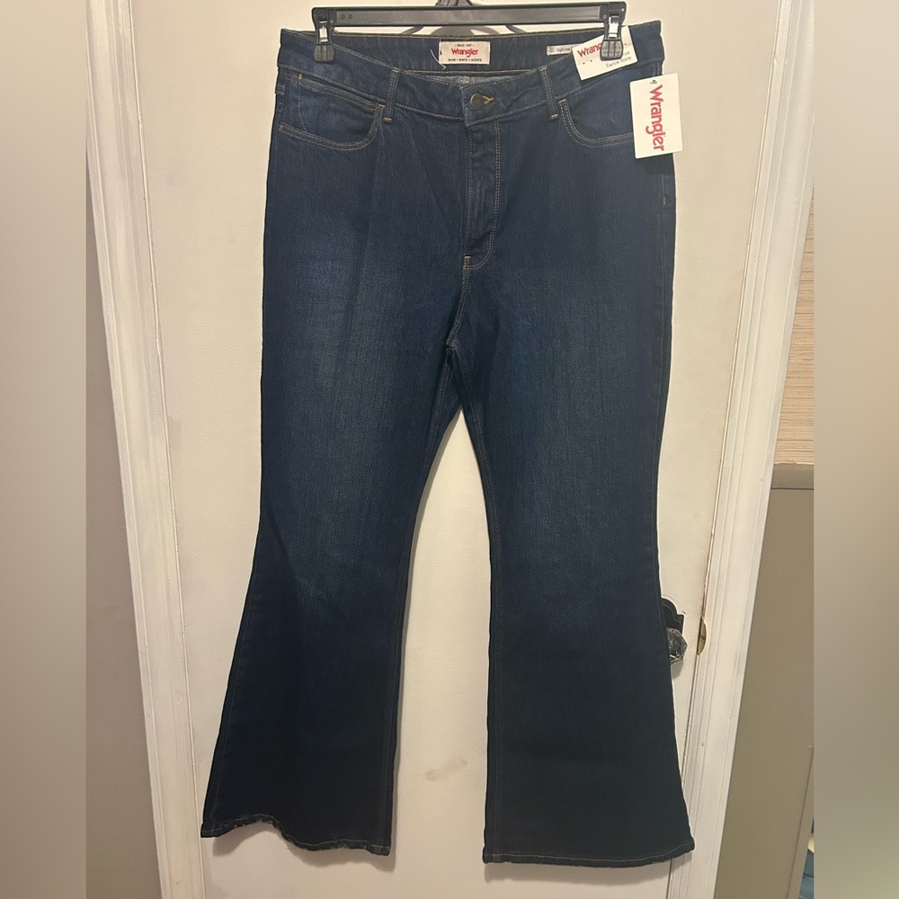 NEW - Wrangler Denim Jeans - High Rise - Fierce Flare - Size: 14